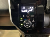 【オートエアコン】外気温や日差しに合わせて、賢く空調をコントロール。設定した温度をキープし続けてくれるから、運転に集中することができます。