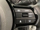 【アダプティブ・クルーズ・コントロール】予め設定した車速内でクルマが自動的に加減速。 前走車との適切な車間距離を維持しながら追従走行し、高速道路でのドライバーの疲労を軽減してくれる嬉しい機能付♪