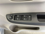 パワーウィンドウスイッチで運転席から全席の窓の開閉ができます♪
