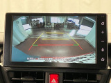 【バックカメラ】 駐車時に車両後方の様子を見ることができるので、運転の不安を軽くします。
