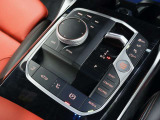 BMWライフをさらに素晴らしいものにするために、BMWカードもご用意しております。ご利用金額1,000円ごとに1ポイントたまります。BMW正規ディーラーでのご利用につきましてはポイントが2倍になります。