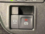 指先だけで簡単に操作が可能な電動パーキングブレーキを採用。「HOLD」スイッチを押すと、渋滞や信号待ちなどでブレーキペダルから足を離しても、ブレーキを保持するので安心です
