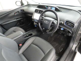 シンプルで使いやすいデザインの運転席です。