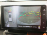 パノラミックビューモニター付きです。車両を上から見たような映像をディスプレイオーディオ画面に表示。運転席からの目視だけでは見にくい、車両周辺の状況をリアルタイムでしっかり確認できます。