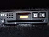 ■【ETC車載器】が装備されています。セットアップをしてお渡しとなり、ETCカードを差し込むだけで高速道路の利用が可能です。