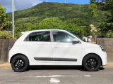 コンパクトでとても運転し易いサイズ、全長364cm、全幅165cm、全高155cm、車重はMT車は1トン切りの950kg