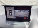 狭い場所での駐車やすれ違いなどでより的確な運転操作に役立つ360&deg;ビューモニターが装備されています。
