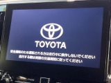 【メーカー純正ナビ】インテリアに溶け込むスタイリッシュな「専用設計」メーカーナビを装備♪視認性や操作性など基本性能にも優れ、より上質なカーライフをお楽しみいただけます。