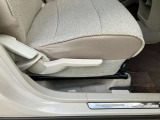 運転席側調整レバー