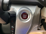 プッシュエンジンスタート/ストップスイッチでキーを差し込むことなく、ワンプッシュでエンジンの始動・停止ができます。