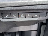 バックドアはオートで開閉します