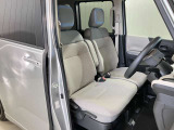 【運転席シートリフタ-】運転席の高さ調整が出来るので自分の運転しやすい高さに合わせて快適なドライブをお楽しみください♪♪