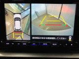 ダイハツのお店では、ダイハツを知り尽くしたプロフェッショナルが、専用の診断機器を使って各システムを点検。