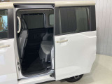 【両側オートスライドドア】子供を乗せたりするのにも隣のお車を気にせずストレスフリー★雨の日などはリモコンキーからドアの開閉ができとても便利な両側オートスライドドア★