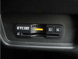◆ETC2.0装着◆進化したドライブ体験。料金収受システムだけだったETCが生まれ変わって、高速道路を賢く使うETC2.0に進化しました。多彩な情報サービスが便利で快適なドライブ体験を提供します。