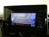 車庫入れの強い味方。後退時の死角をチェックするために便利です。