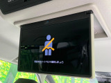 【フリップダウンモニター】大画面モニターで後席でもエンタメをお楽しみいただけます。小さなお子様にも大人気の装備です♪