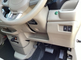 【eコンスイッチ】低燃費運転をサポートするECONモード。スイッチをONすると、エンジンやトランスミッション、A/Cなどを協調制御し、燃費の向上に貢献。エコドライブの効果を高めます。