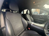 スタッフ全員が自動車保険の資格を保有しており、万が一の事故の際のサポート体制を整えております。