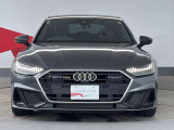 Audiの象徴であるシングルフレームグリルをよりワイドで低くシャープなデザインとすることでワイド&ローのフォルムを協調しています。