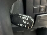 高速道路で便利な【クルーズコントロール】も装着済み。アクセルを離しても一定速度で走行ができる装備です。加速減速もスイッチ操作でOKです。