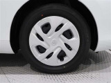 タイヤサイズは185/65R15です。