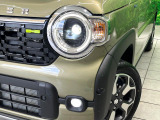 【LEDヘッドライト】悪天候や夜間走行時も良好な視界を確保し安心して運転できる高輝度LEDヘッドライトを装備!点灯速度が早く、消費電力も抑えられています。