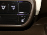 【シートヒーター】シートヒーター装備車です。寒い冬に乗車中とても暖かく快適に移動できます。冷え性の方にピッタリの装備です!