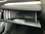 【グローブボックス】収納スペースが沢山あるので車内が散らからずに助かります。ちょっとした物を入れるのにいいですね♪