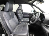 ゆったり室内で運転もしやすいです♪使い勝手の良い配置も考えられています!!