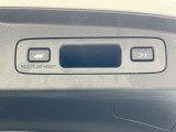 【パワーバックドア】スマートキーや運転席のボタンを押すだけでリアゲートが自動で開閉します!荷物を持っている時や、高い位置にあるバックドアを閉める際に便利な機能です♪