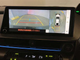 映像で見づらい車両周辺の確認をアシスト。クルマを真上から見ているような映像を表示。 運転席から確認しにくい車両周囲の状況を把握。