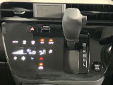 自然に手が届き操作性の良いシフトレバー!