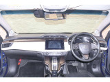 操作性に優れた運転席となります!小物入れや各ボタンの配置にこだわり、使いやすいです!座り心地もよく視認性も良好なのでロングドライブもお任せ下さい!