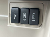 充電用USBジャックもついていて便利です!