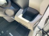 運転席ドリンクホルダーです。