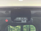 【プリクラッシュセーフティ】前方の車両等を検知し、衝突しそうな時は警報で注意を促し、ブレーキを踏む力をサポート。ブレーキを踏めなかった場合は衝突被害軽減ブレーキが作動、衝突回避をサポートします。