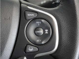 ◆アダプティブクルーズコントロール◆予め設定した車速内でクルマが自動的に加減速。前走車との適切な車間距離を維持しながら追従走行します。【LKAS】車線維持支援システムでステアリング操作を支援。
