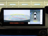 パノラミックビューモニター付きです。車両を上から見たような映像をディスプレイオーディオ画面に表示。運転席からの目視だけでは見にくい、車両周辺の状況をリアルタイムでしっかり確認できます。