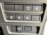 運転席から両側電動スライドドアの開閉ができます