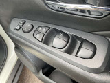 パワーウインドウ(運転席:ワンタッチ、キーオフ後作動、挟み込み防止機構付)付きです。