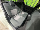 コンパクトカーですが、セカンドシートは十分な広さがあり快適にお乗りいただけます♪シートを倒して大きな荷物を積んだりと、用途の幅が広い1台です。