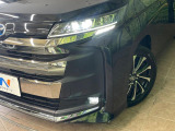 【LEDヘッドライト】悪天候や夜間走行時も良好な視界を確保し安心して運転できる高輝度LEDヘッドライトを装備!点灯速度が早く、消費電力も抑えられています。