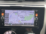 通信ユニット内蔵の日産純正メモリーナビ(MP315D-W)装備、DVD再生・USB接続・CD録音機能などAV機能も充実、フリック操作に加えスマホアプリとも連携。