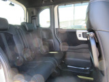 2列目も足元が広々しています。足元が狭い車は乗っていても疲れますよね・・・これだけ広ければ後部座席の方も大満足!皆様で楽しいドライブを!