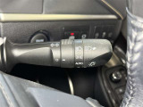【オートライト】車外の明るさに応じて、自動的にライトの点灯・消灯を行います。