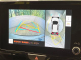 【パノラミックビューモニター】専用のカメラにより、上から見下ろしたような視点で360度クルマの周囲を確認することができます☆死角部分も確認しやすく、狭い場所での切り返しや駐車もスムーズに行えます。