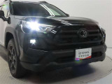 高輝度で点灯速度が速く、しかも消費電力の少ないLEDヘッドライトが装備されています!LEDの明るい光が走行中の視界の確保をサポートして、夜のドライブがより楽しく安全に運転できます♪