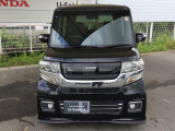 お客様に安全で快適なカーライフをお送りいただくために、中古車にも高いレベルの品質基準を設け、その基準に従って、全ての中古車について納車前整備を実施しています。