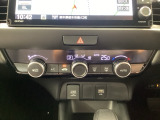オートエアコン☆室内の温度調節として冷房・暖房が出来るのはもちろんのこと冬場や雨天時の窓の曇り取りとしても活躍します☆